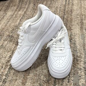 Nike vision Alta women’s platform sneaker- missing insole